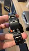 Customer picture of Garmin Bracelete em titânio dlc cinza carbono apenas quickfit 26mm 010-12580-00